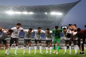 足球报：国足输球后“连呼吸都是错的”；对阵日本要保证侵略性